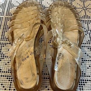 Vintage jelly shoes clear color soles are 10 1/2 “long size 9 great condition